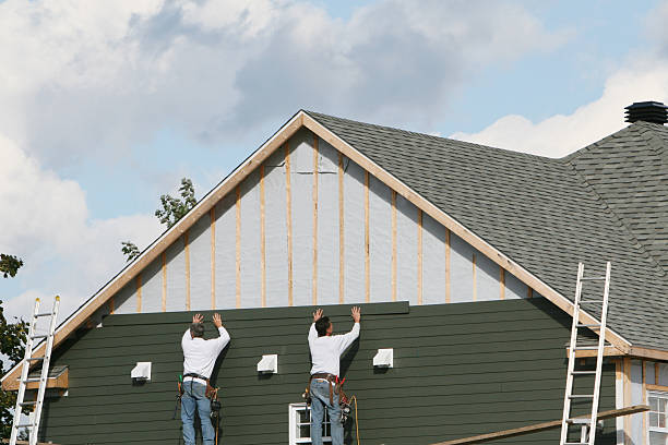 Professional Siding Replacement technician working in Skokie, IL